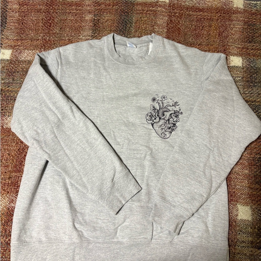 Port & Company Gray Crewneck Sweatshirt Size L – Heart Floral Graphic